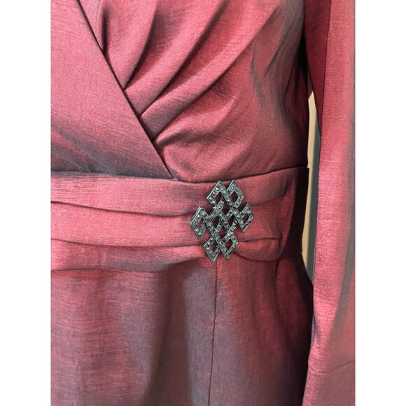 Alex Evenings Women's LP Red Blouse Polyester Top Metallic Taffeta Jewel Brooch - Picture 6 of 9
